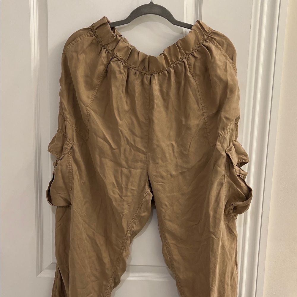 Women's Tan 100% silk cargo Pants in medium